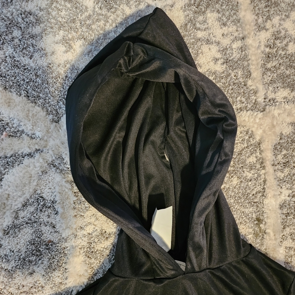 Fun World Scream Ghost Face Child Halloween Costume Cosplay Fits 8-10 - No Mask - Picture 2 of 6